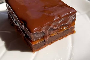 BRZI ČOKOLADNI KOLAČ: Sočan, ukusan, jednostavan… Savršen! [VIDEO]