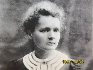 La radiactividad fue descubierta por el científico francés Antoine Henri Becquerel en 1896 de forma casi ocasional al realizar investigaciones sobre la fluorescencia del sulfato doble de uranio y potasio. Descubrió que el uranio emitía espontáneamente una radiación misteriosa. Esta propiedad del uranio, después se vería que hay otros elementos que la poseen, de emitir radiaciones, sin ser excitado previamente, recibió el nombre de radiactividad. El descubrimiento dio lugar a un gran número de in