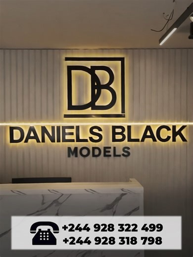 Quando o estilo encontra o aroma certo 🔥 O Lukenny Hendrick passou pela Daniels Black e aprovou fragrâncias que marcam presença e deixam rastro. Se é luxo, atitude e identidade… é Daniels Black ✨🖤 📍Visita-nos e sente a diferença. Contacto: 972475747 #DanielsBlack #LukennyHendrick #PerfumeDeLuxo #AromasQueMarcam #EstiloMasculino