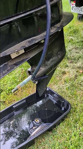 2023 Mercury 115 HP outboard 4 stroke Oil drain and gear oil draining.