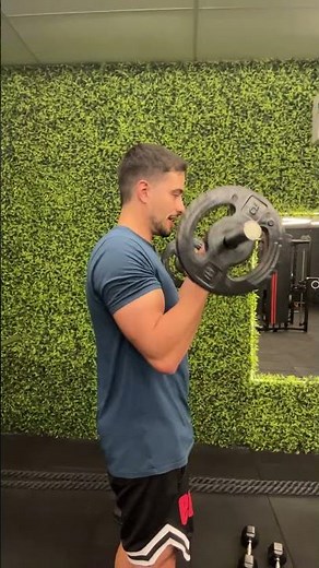 Rosca Direta com Barra Reta: O Melhor Exercício para Definir os Bíceps e Acabar com a Flacidez
