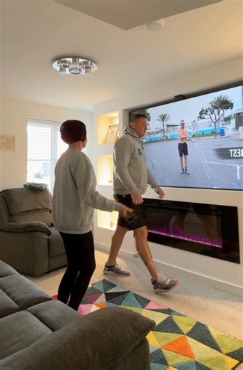 492K views · 3.1K reactions | Mum records dads reaction to her working out at home #fitness #fyp #healthy | Right Guys Reviews | Facebook