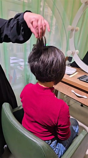 Asymmetrical Bob Haircut ✂️ Modern & Stylish Short Look #bobcut #haircut #shorts