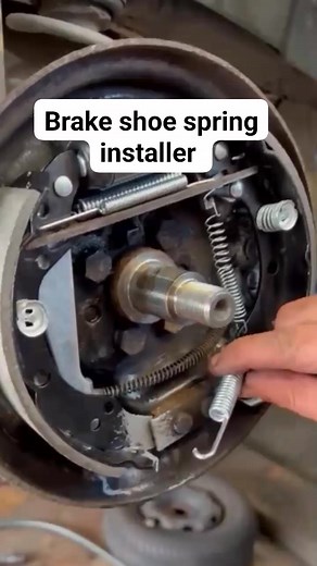 Brake shoe installer na di ka na pahihirapan sa pagkabit Ng spring Ng brake shoe Ng iyong sasakyan #mechanicadvice #highlight #CarMaintenance #cartips | Happy Pilipinas