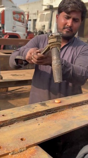 How Truck Chassis Riveting Process in Trucks Workshop | Wow Handmade