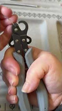 How to make a jewelry section using looper pliers