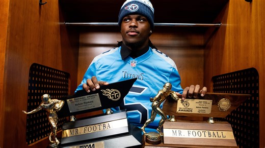 Southwind's Kelvin Perkins enters elite class with 2nd Mr. Football award