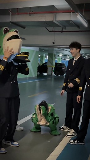 Girl in frog costume🐸💚👩🏻✨ #douyin #douyin抖音 #douyinlovers #douyin_lovers♡ #321douyinlovers #douyinchinese #cutegirl #frog #frogcostumechina #girl #boy #socute #funny #cute #foryoupage #tiktokpelitfyp #fyp #4u #viral