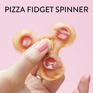 This fidget spinner is made of actual pizza! Go ahead, treat yourself. | Popsugar UK