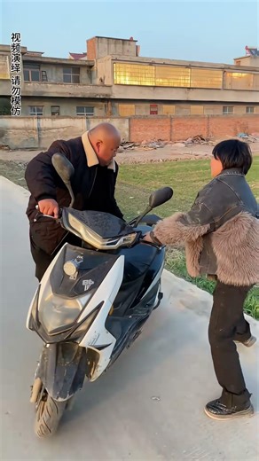 This lady is not good at speaking. Unexpected ending funny