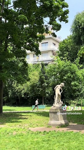Découvrez le parc Monceau, un jardin d'illusion à Paris