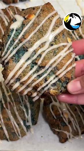 Make beautiful blueberry white chocolate scones with Chef Kira 🤭✨ Try them today at Wolf & Mermaid 💕 #WolfandMermaid #Baking #Cafe #SmallBusiness #NewMexico