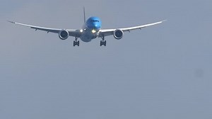2025.11.14（金） お早う御座います。 新塗装の Korean Air！ B787-10で飛来して来た・・・。 やっとデッカイ方ゲット出来たよ！！ ・ICN 9:25 発 KIX 10:55 着 Korean Air 大韓航空 HL8571 Boeing787-10 Dreamliner ICN→KIX 2025.11.10 撮影 関西国際空港Sky Viewにて ・ #korean_air #大韓航空 #boeing787 #b787 #boeing787_10dreamliner #hl8571 #seoul #icn #仁川 #逆ラン #関西国際空港 #関西国際空港skyview #flyfromkansai #kansai_international_airport #aviation #aviationphotography #鉄分補給 #空活 #instagram #instagramdogs #instagramreels #photo #photography #photooftheday #hikoki_club #flyteam #東京カメラ部 | Masa