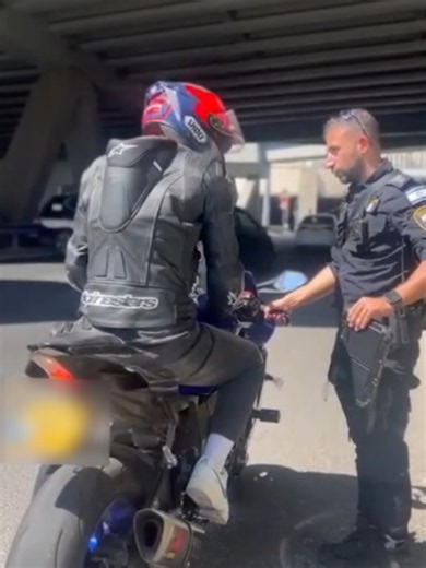 لأن حياة المواطنين ليست لعبة: أفراد الشرطة في أورشليم القدس بحملة واسعة ضد السائقين المتهورين خلال نهاية الأسبوع، لردع ظاهرة الاستعراض بالمركبات #foryoupageofficiall #fyp #foryoupage #explore #fypシ゚ #فوريو #متابعه #محتوى_اخباري #القدس
