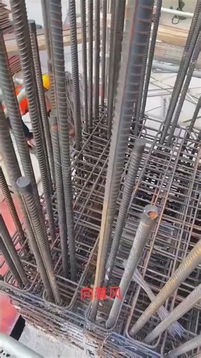 COLUNM REBAR INATALLATION AT CONSTRUCTION SITE