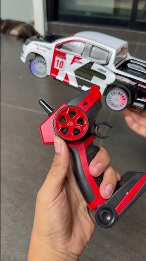 Remote control pickup truck that can drift