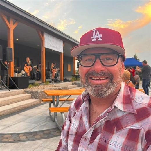 A BIG Happy Milestone Birthday to the Grand SUE WEE Shuffler, budding Master Chef 🍕, the guy who keeps Adidas track suits fresh, the one and only FARMER PAUL BROOKS! Can you guess Farmer Paul’s BIG Milestone? To celebrate Farmer Paul’s BIG Birthday, visit us this Saturday and Sunday, May 4th & 5th, FOR FREE cupcakes!! (while quantities last, limit 1 per person) Pre-purchase your tickets online, or at our Farm Market, we’re open 9am to 5pm! #happybirthday #farmerpaul #dodgersfan #masterchef #kee