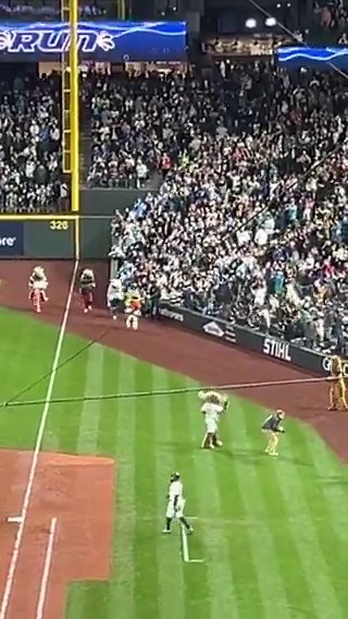 On Humpy shoulder plush giveaway day, Humpy is attacked by a bear during the @MsSalmonRun…Sockeye wins tonight.#TridentsUp #SalmonRun