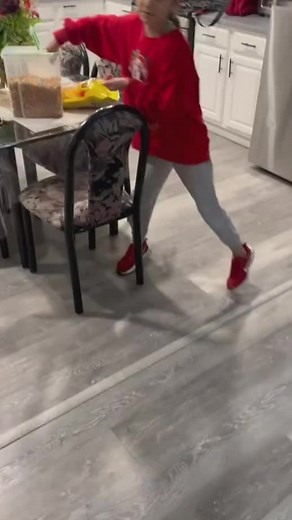 You need this! #vabroombroom #vabroom #cleaningtiktok #housekeeping #cleaninghacks #WelcomeBack #ChiliDogYumPlz #LiveFlowSweatDuet