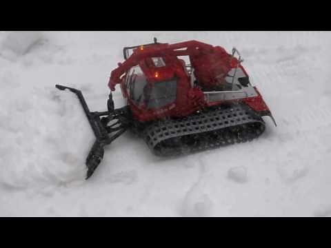 plowing snow with RC snowplow Pistenbully 600 remote control