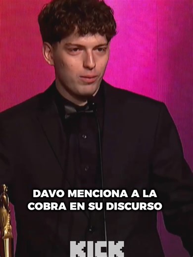 DAVO MENCIONA A LA COBRA EN SU DISCURSO #davooxeneize #davo #lacobra #lacobraaa #martinfierro