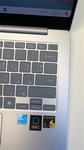 ‏💻 Samsung Galaxy Book4 Edge 14” 🌌 الذكاء والأداء في جهاز يفوق التوقعات! 🌌 ✨ الجيل الجديد من لابتوبات الذكاء الاصطناعي (Copilot PC) من سامسونج ✨ خفيف، أنيق، سريع، وذكي بما يكفي ليعمل معك بخطوة سبّاقة! 🔹 المواصفات التقنية: • المعالج: Snapdragon X Elite (12 نواة – بمعمارية ARM الحديثة – أداء مذهل وكفاءة طاقة عالية) • الرام: 16GB LPDDR5x فائقة السرعة • التخزين: 512GB SSD (eUFS 4.0) • الشاشة: 14 بوصة Dynamic AMOLED 2X تعمل باللمس • دقة العرض: ‎2880 × 1800 (3K) • تردد التحديث: 120Hz لتجربة عرض سل