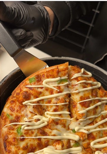 Delicious Chicken Arabia Crust Pizza Recipe