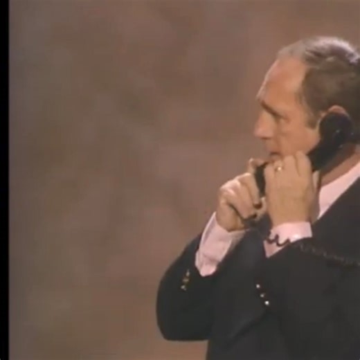 RIP to the great Bob Newhart. He was one of the most original and great voices in stand up comedy, creating a style all of his own and had tremendous success becoming the first comedian to have an album reach #1 on The Billboard Top 200 with The Button Down Mind in 1960. It held the #1 spot for 14 weeks. He has influenced generations of comedians and will always be the master of the "pause.'' No one had his timing before or since. Thank you for all the laughs Bob, we will miss you. #bobnewhart |