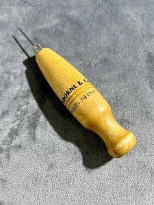 MADE in USA. Vintage C.S. OSBORNE & Co. Stitching Awl 1 1/4" Blade. Long 5 1/2" With Wood Handle. Like New in Excellent Condition 5/5 - Etsy