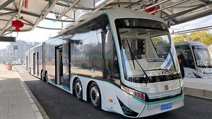 探访上海中运量T1示范线：一次能载三百人的公交有多高大上_浦江头条_澎湃新闻-The Paper