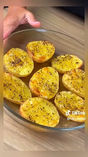 Pommes de Terre Cuites au Micro-Ondes en Moins de 10 Minutes