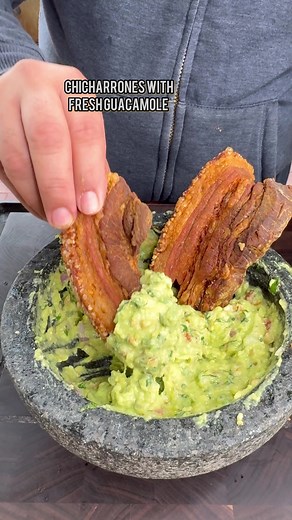 Delicious Chicharrónes with Guacamole Recipe