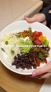 here’s how I like to structure my plates👇🏼 📍25%-30% carbs 📍25%-30% protein 📍40-50% veggies and micronutrients 📍About the size of your thumb for fats Here we have rice and beans as our main carbs; peppers, onions, and some tomatoes as our veggies; shredded chicken, a bit of Greek yogurt, and lowfat shredded cheese as our protein; and guacamole as our fats! There are some overlaps too- the beans have a good kick of protein too🫶 If you need help getting to your goals with a realistic approac