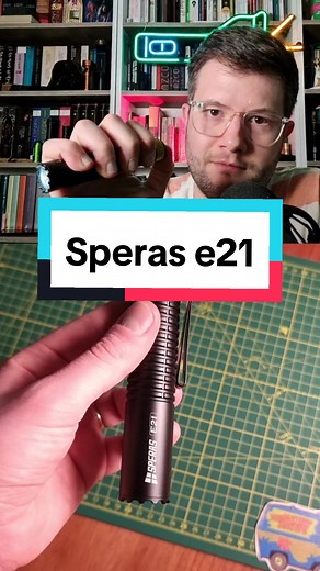 La #Speras e21 es una potente #linterna de bolsillo que también sirve de Power Bank #edc #edcgear