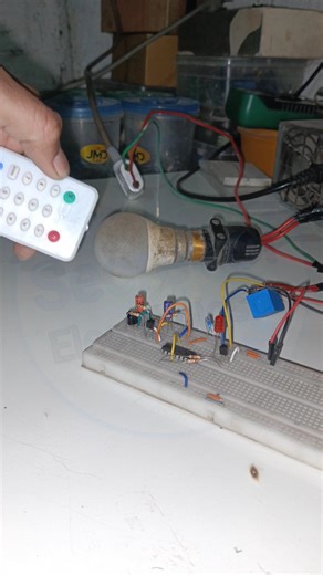 No Arduino, No Code… Yet This Lamp Turns ON with a Remote