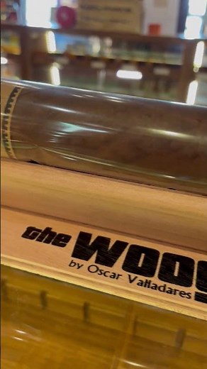 Check Out One Of The Largest Cigars In The World (21 x100 Ring Gauge)