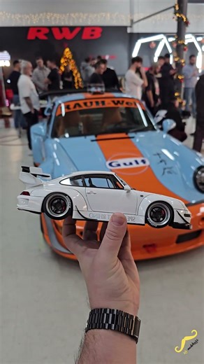 Porsche 993 RWB White with Gun Grey Wheels - AUTOart / 1:18 / 78150