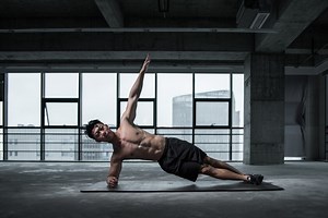 Cinco ejercicios de abdominales perfectos para los que quieren entrenar en casa