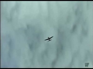 (米軍機ガンカメラ映像)攻撃される一式陸攻や零戦