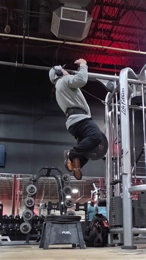 Back at the Gym this morning 😊 I focused on PULL-UPS after a good warm up Did 2 sets with the #45lbs plate 10 to 9 reps and 5x10 reps just my body weight after 💪 | John Kim Nickle