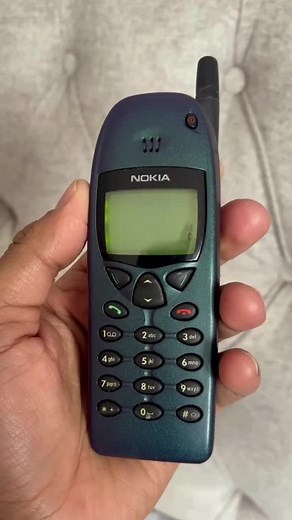 Exploring the Vintage Nokia 6110: A Nostalgic Tech Journey