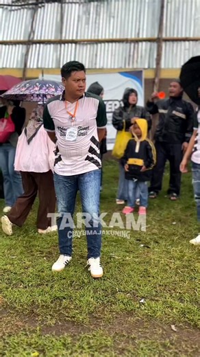 Tarkam Ciayumajakuning on Instagram: "BINTANG TIMUR FC RAWA MAJALENGKA PAKETAN VIRAL 𝘼𝙋𝙋𝘼𝙍𝙀𝙇 𝙅𝙀𝙍𝙎𝙀𝙔 @lutfren.apparel 𝙏𝙊𝙆𝙊 𝙎𝙀𝙋𝘼𝙏𝙐 @enzosport7 @Enzo sports7 https://shopee.co.id/easport7 #tarkam #tarkamciayumajakuning #tarkamkuningan"