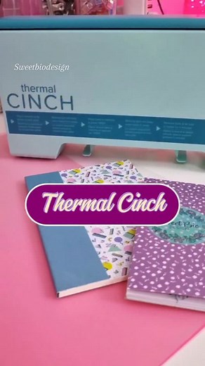 📚 In questo video ti mostro come usare la Thermal Cinch per rilegare libri, quaderni e block notes in modo semplice e pulito. Una tecnica perfetta per creare progetti professionali e super personalizzati ✨ Tutorial completo sul mio canale YouTube 📎 Trovi il link alla Thermal Cinch nelle storie in evidenza sul mio profilo #gifted #thermalcinch #rilegatura #diy #handmade | SweetBioDesign
