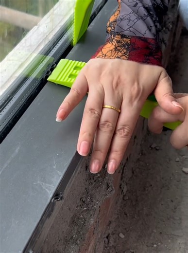 New door and window sealing strip scraper, can be pried and scraped, can be used to fill gaps.#uk