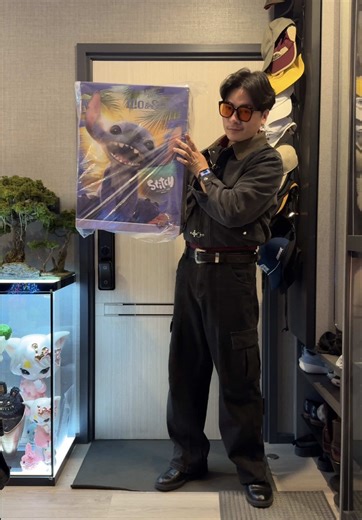 Unboxing Disney's Lilo & Stitch by Hot Toys