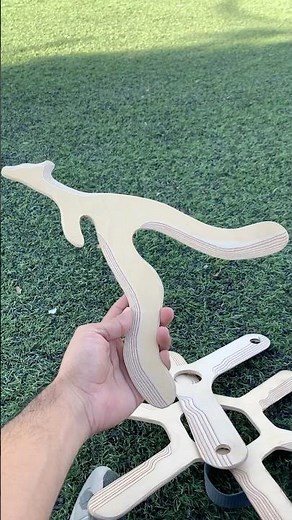 How does a boomerang work?