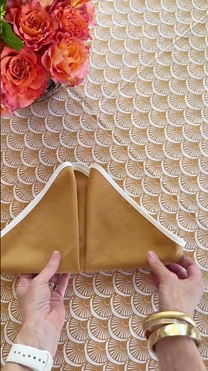 Easy Thanksgiving Turkey Napkin Fold