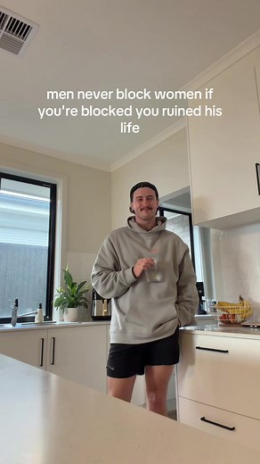 Rhys Johnson (@yeetyghost)’s video of guy gets a block and looks at camera