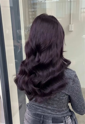 韓系鬆軟燙｜黑加侖紫💜 這是燙出來的浪漫捲😍 ｜電棒感捲紋 ｜ ✨快來找我領取屬於你的浪漫捲髮吧！ 🔹 客製化捲度 🔹 細軟髮質也能擁有的浪漫捲 🔹 完全不會過於捲，整理好整理 指定 @lab_zhijie 領取專屬的燙、染優惠， 💇‍♀️ 染髮：$1440up💇‍♂️ 燙髮：$2000up 立即預約： 📲 官方LINE ID：@095vnpez（記得加 @） 🔗 點擊主頁的LINE連結諮詢 🏢 **服務店點**：台中市北區育才北路37號3F #台中燙髮 #台中染髮 #一中燙髮 #一中染髮 #一中燙髮推薦
