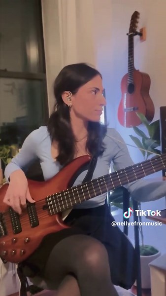 Discovering Female Bass Players in Jamiroquai's Cosmic Girl